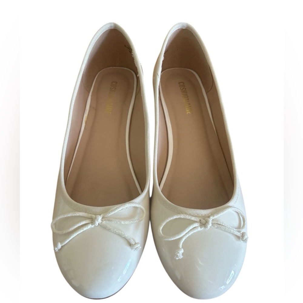 Cushionaire cream ivory French Ballet Flats with Bow 1 1/4” inch heal size 8.5